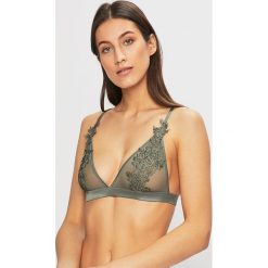Glamorous - Biustonosz. Zielone biustonosze Glamorous, z haftami, z materiału. W wyprzedaży za 69,90 zł.