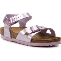 Sandały BIRKENSTOCK - Rio Kids 1012522 D Electric Metallic Lilac. Fioletowe sandały dziewczęce marki Birkenstock, ze skóry ekologicznej, bez zapięcia. Za 309,00 zł.