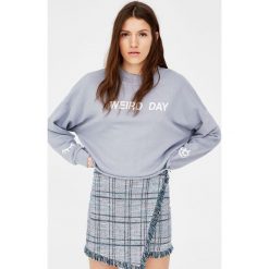 Bluzy damskie: Bluza cropped z napisem