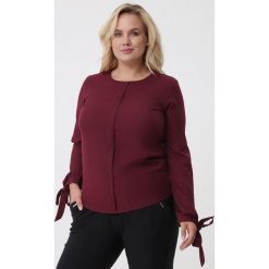 Bordowa Bluzka Danae. Czerwone bluzki damskie Born2be, na co dzień, bez wzorów, eleganckie, z okrągłym kołnierzem, z długim rękawem. Za 59,99 zł.