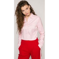 Tommy Hilfiger - Koszula. Białe koszule damskie TOMMY HILFIGER, bez wzorów, z bawełny, klasyczne, z klasycznym kołnierzykiem, z długim rękawem. W wyprzedaży za 269,90 zł.