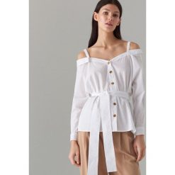 Bawełniana bluzka open shoulder - Biały. Białe bluzki damskie marki Mohito, bez wzorów, bez kołnierzyka, bez rękawów. Za 89,99 zł.