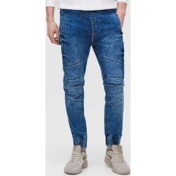 Joggery slim - Granatowy. Niebieskie spodnie męskie Cropp, bez wzorów. Za 129,99 zł.