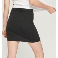 Dzianinowa spódnica mini - Szary. Szare spódniczki damskie Sinsay, xl, bez wzorów, z dzianiny, mini. Za 19,99 zł.