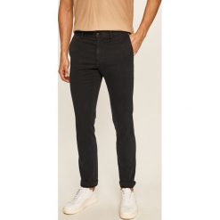 Tommy Hilfiger - Spodnie. Niebieskie spodnie męskie TOMMY HILFIGER, bez wzorów, z elastanu. W wyprzedaży za 269,90 zł.