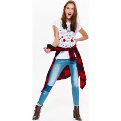 T-SHIRT KRÓTKI RĘKAW DAMSKI, W NADRUK I APLIKACJE. Szare t-shirty damskie marki Top Secret, w ażurowe wzory. Za 19,99 zł.
