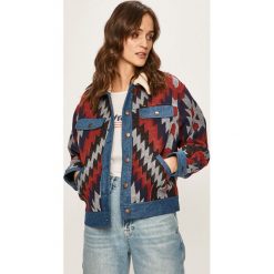 Wrangler - Kurtka. Niebieskie kurtki damskie Wrangler, s, z bawełny, krótkie. W wyprzedaży za 239,90 zł.
