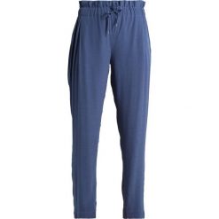 Denham PANT Spodnie materiałowe ocean navy. Niebieskie spodnie damskie marki Denham, s, z wiskozy. Za 549,00 zł.