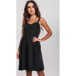Czarna Sukienka Fandango. Czarne sukienki damskie Renee, s, z bawełny, eleganckie, mini, rozkloszowane. Za 99,99 zł.