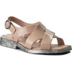 Sandały MELISSA - Melrose Ad 32238 Pink/Glitter Silver 90659. Różowe klapki damskie Melissa, bez wzorów, z tworzywa sztucznego, bez obcasa, na obcasie. W wyprzedaży za 199,00 zł.