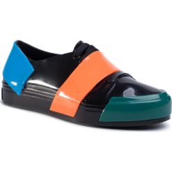 Półbuty MELISSA - Crew Low Ad 32815 Black/Blue 53238. Czarne półbuty damskie Melissa, na co dzień, bez wzorów, z tworzywa sztucznego, bez obcasa, na płaskiej podeszwie, bez zapięcia. Za 379,00 zł.