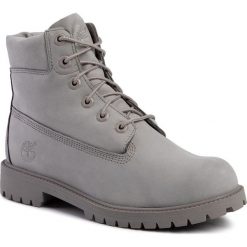 Trapery TIMBERLAND - Premium 6 In Waterproof Boot TB0A172F0651 Medium Grey Nubuck. Szare trapery damskie Timberland, ze skóry, klasyczne, bez obcasa, bez zapięcia. W wyprzedaży za 449,00 zł.