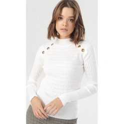 Biały Sweter Corraemala. Białe swetry damskie Born2be, s, bez wzorów, bez rękawów, bez kaptura. Za 99,99 zł.