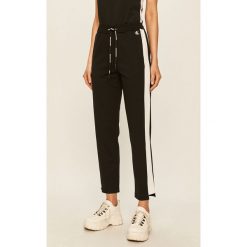 Calvin Klein Jeans - Spodnie. Czarne spodnie damskie Calvin Klein Jeans, s, z elastanu. Za 449,90 zł.