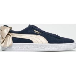 Puma - Buty Suede Bow Varsity Wn's. Szare buty sportowe damskie Puma, z materiału. W wyprzedaży za 349,90 zł.