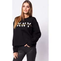 Bluza DKNY Sport DP9T7044. Czarne bluzy sportowe damskie DKNY Sport, s, bez wzorów, z bawełny, bez rękawów, bez kaptura. W wyprzedaży za 239,00 zł.