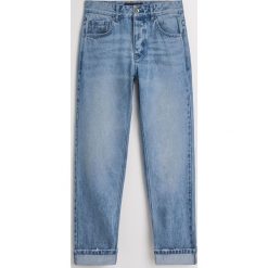 Spodnie jeansowe regular fit - Niebieski. Niebieskie spodnie męskie Reserved, m, bez wzorów, z jeansu. W wyprzedaży za 59,99 zł.