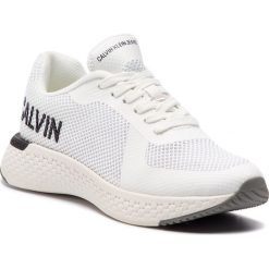Sneakersy CALVIN KLEIN JEANS - Alma R7809 Bright White. Białe półbuty damskie Calvin Klein Jeans, z jeansu. W wyprzedaży za 539,00 zł.