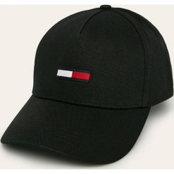 Tommy Jeans - Czapka. Różowe czapki damskie Tommy Jeans, bez wzorów, z bawełny. Za 139,90 zł.