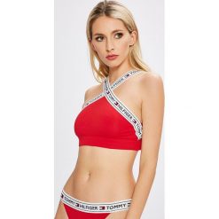 Tommy Hilfiger - Biustonosz. Czerwone biustonosze sportowe damskie marki TOMMY HILFIGER, l, z bawełny. W wyprzedaży za 129,90 zł.