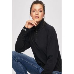 Calvin Klein Jeans - Bluza. Białe bluzy damskie Calvin Klein Jeans, s, z nadrukiem, z bawełny, z krótkim rękawem, krótkie, bez kaptura. W wyprzedaży za 299,90 zł.