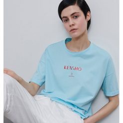 T-shirt z napisem - Niebieski. Niebieskie t-shirty damskie Reserved, s, z napisami, bez kołnierzyka. W wyprzedaży za 19,99 zł.