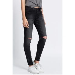 Wrangler - Jeansy Corynn Great. Szare rurki damskie Wrangler, bez wzorów, z elastanu. W wyprzedaży za 249,90 zł.