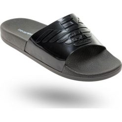 KLAPKI Emporio Armani. Czarne kapcie męskie z syntetyku. Za 269,00 zł.