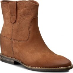 Botki CARINII - B3684 793-000-PSK-B89. Brązowe botki damskie na obcasie marki Carinii, z materiału. W wyprzedaży za 259,00 zł.