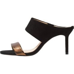 Klapki damskie: Vince Camuto NAVINTA Klapki bronze/black