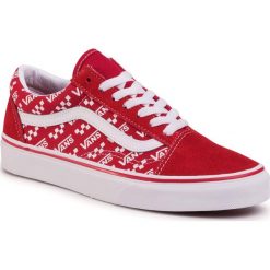 Tenisówki VANS - Old Skool VN0A4U3BW351 (Logo Repeat)Rcngrd/Trwht. Czerwone półbuty dziewczęce Vans, bez wzorów, z zamszu, na sznurówki. Za 339,00 zł.