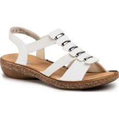 Sandały RIEKER - 62850-80 Weiss. Białe klapki damskie Rieker, z aplikacjami, ze skóry ekologicznej, bez obcasa, na obcasie. Za 229,00 zł.