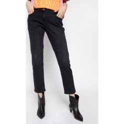 Jeansy Regular Fit Patrizia Pepe 8J0371/A1WZN-K379. Czarne jeansy damskie Patrizia Pepe. W wyprzedaży za 509,00 zł.