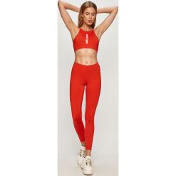 LaBellaMafia - Biustonosz sportowy i legginsy. Czerwone biustonosze sportowe damskie LABELLAMAFIA, s, z nadrukiem, z elastanu, z podwyższonym stanem. Za 249,90 zł.