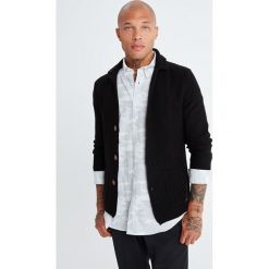 Kardigan w kolorze czarnym. Czarne kardigany męskie Jimmy Sanders, xl, bez wzorów. W wyprzedaży za 179,95 zł.