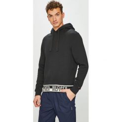 Tommy Hilfiger - Bluza. Czarne bluzy męskie TOMMY HILFIGER, xl, z nadrukiem, z bawełny, z kapturem, bez rękawów, z kapturem. W wyprzedaży za 339,90 zł.