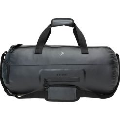 Torba sportowa TPU608A - czarny - Outhorn. Czarne torby podróżne marki Outhorn, w paski, z materiału. W wyprzedaży za 44,99 zł.