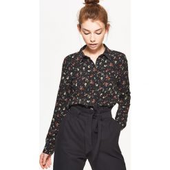Wzorzysta koszula - Czarny. Czarne koszule damskie Cropp, s, bez wzorów, bez kołnierzyka, bez rękawów. Za 49,99 zł.