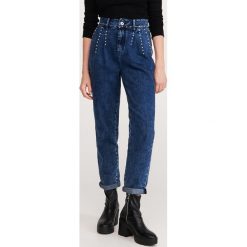 Jeansy mom - Granatowy. Niebieskie jeansy damskie Reserved. Za 139,99 zł.