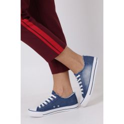 Niebieskie trampki jeansowe sznurowane casu dd8239-6. Niebieskie trampki i tenisówki damskie Casu, bez wzorów, z jeansu, na sznurówki. Za 59,99 zł.