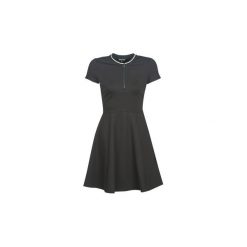 Sukienki krótkie Emporio Armani GREWA. Czarne sukienki damskie Emporio Armani, bez wzorów, bez kołnierzyka, z krótkim rękawem, krótkie, mini. Za 762,30 zł.