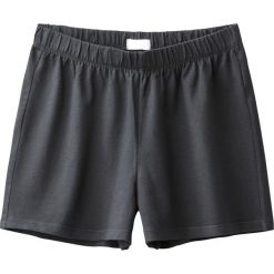 Gładkie lejące szorty 10-16 lat. Czarne spodenki chłopięce marki La Redoute Collections, z bawełny, klasyczne. Za 35,24 zł.