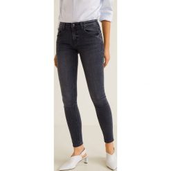 Mango - Jeansy push-up Kim. Szare jeansy damskie Mango, bez wzorów, z elastanu, z obniżonym stanem. W wyprzedaży za 69,90 zł.