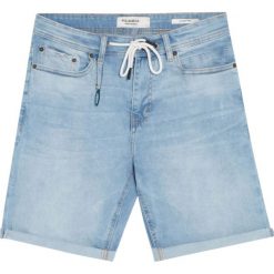 Jasnoniebieskie jeansowe bermudy skinny fit. Niebieskie spodenki i szorty męskie Pull&Bear, m, bez wzorów, z jeansu. Za 89,90 zł.