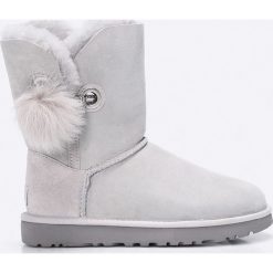 UGG - Śniegowce Irina. Szare buty zimowe damskie marki Ugg, z futra, na obcasie. Za 1149,00 zł.