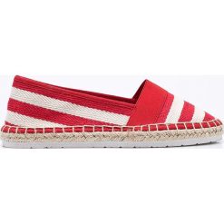 Marco Tozzi - Espadryle. Czerwone espadryle damskie Marco Tozzi, bez wzorów, z gumy, bez obcasa, na płaskiej podeszwie. W wyprzedaży za 89,90 zł.