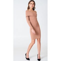 Sukienki: Hannalicious x NA-KD Sukienka na jedno ramię z odwijanym dekoltem – Beige,Nude