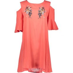 Sukienka w kolorze koralowym. Czerwone sukienki damskie SUNSHINE, z haftami, z bawełny, z okrągłym kołnierzem, bez rękawów, midi. W wyprzedaży za 65,95 zł.