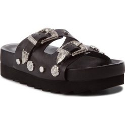 Klapki BRONX - 84623-A BX 1482 Black 01. Czarne klapki damskie Bronx, z aplikacjami, ze skóry, bez obcasa. W wyprzedaży za 219,00 zł.