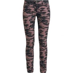 Black Premium by EMP Skarlett Jeansy damskie czerwony/czarmy. Czerwone jeansy damskie marki Black Premium by EMP. Za 62,90 zł.